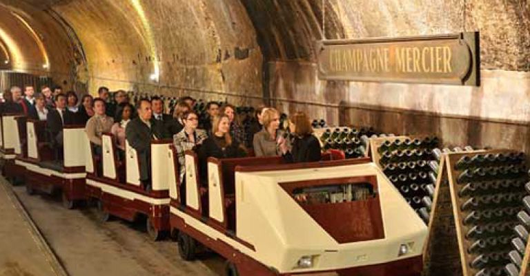 Déjeuner croisière sur la Marne et visite d'une cave de champagne