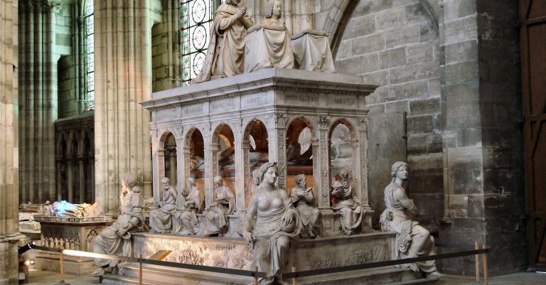 Basilique St Denis & Puces de St Ouen