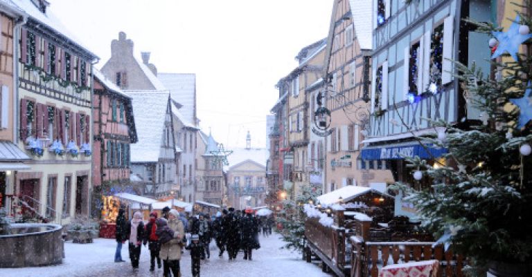 Les plus beaux marchés de Noël d'Alsace & Déjeuner spectacle au Royal palace