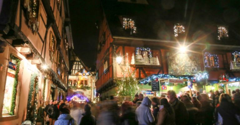 Les plus beaux marchés de Noël d'Alsace & Déjeuner spectacle au Royal palace