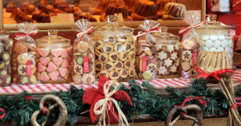 Les plus beaux marchés de Noël d'Alsace & Déjeuner spectacle au Royal palace