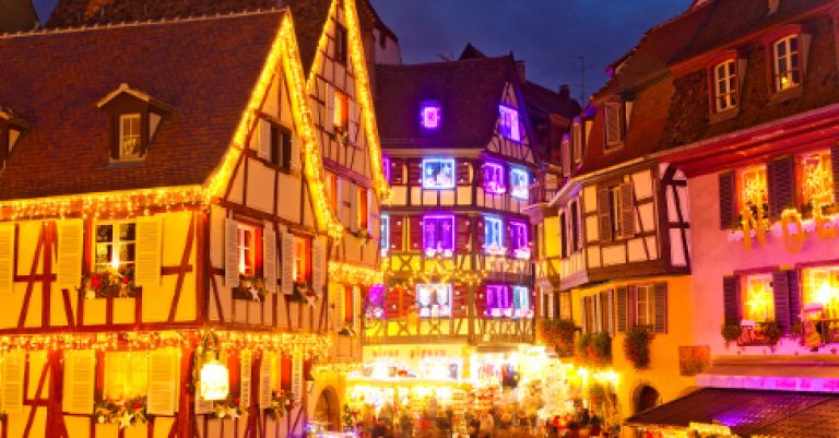 Les plus beaux marchés de Noël d'Alsace & Déjeuner spectacle au Royal palace