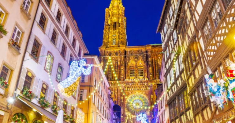 Les plus beaux marchés de Noël d'Alsace & Déjeuner spectacle au Royal palace