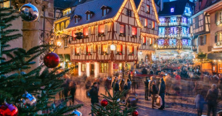 Les plus beaux marchés de Noël d'Alsace & Déjeuner spectacle au Royal palace