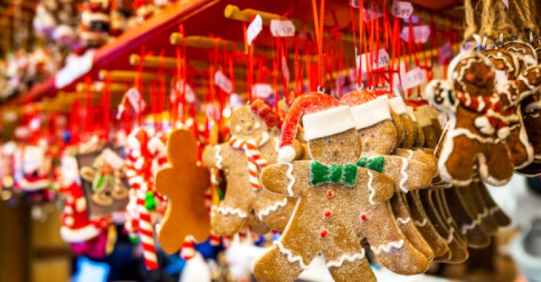 Les plus beaux marchés de Noël d'Alsace & Déjeuner spectacle au Royal palace