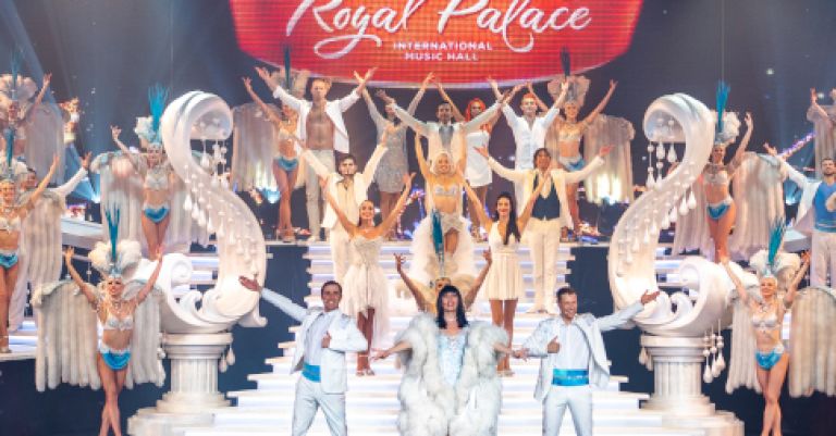 Les plus beaux marchés de Noël d'Alsace & Déjeuner spectacle au Royal palace