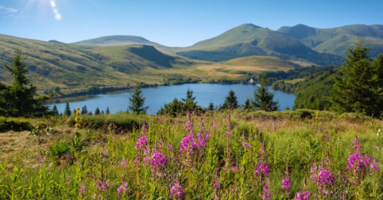 Auvergne, entre lacs et volcans
