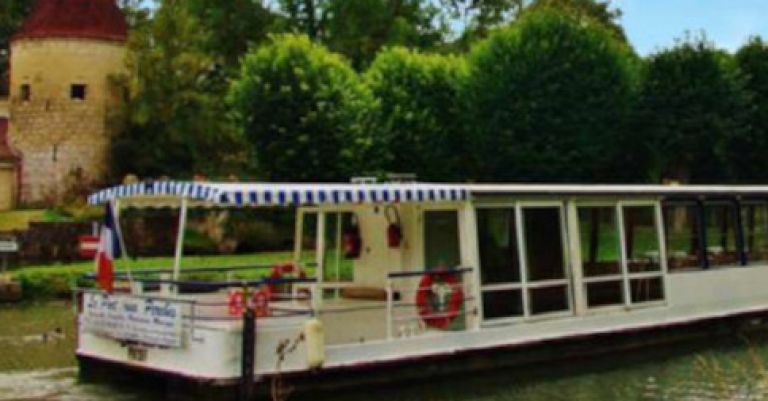 Déjeuner croisière sur le canal de l'Ourcq & visite de Soissons 