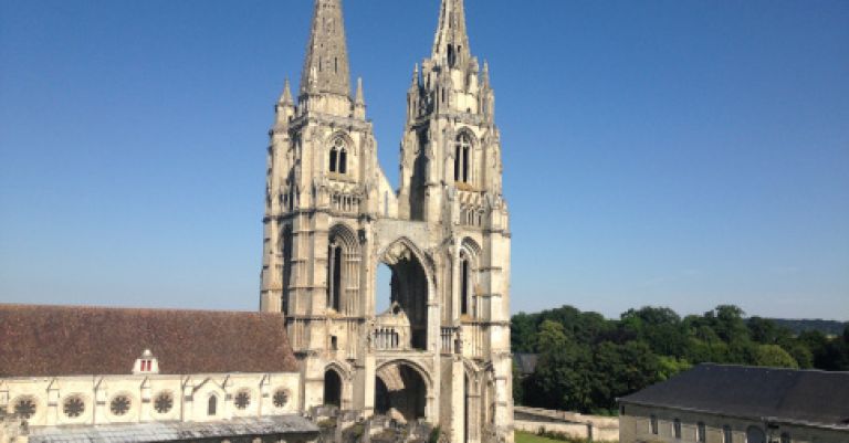 Déjeuner croisière sur le canal de l'Ourcq & visite de Soissons 