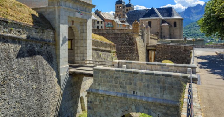 Hautes Alpes : Briançon et le lac de Serre Ponçon